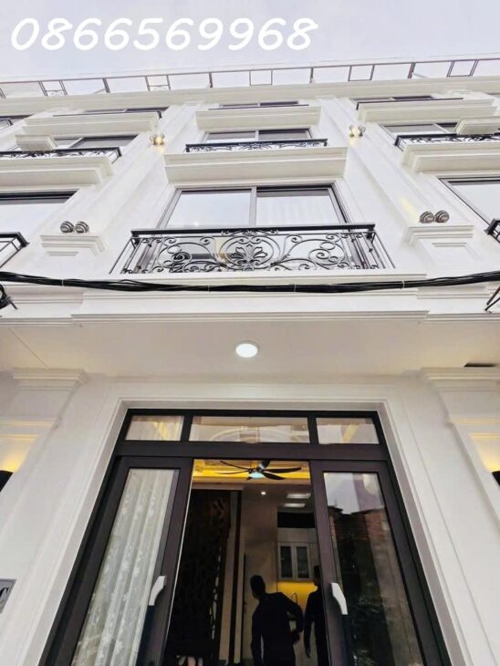 NHÀ MỚI ĐẸP – TRUNG TÂM CẦU GIẤY – 32M² x 5 TẦNG – FULL NỘI THẤT – GIÁ 8.5 TỶ