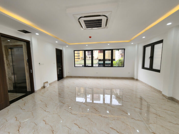 PHÂN LÔ NGUYỄN CHÍ THANH????54M2 x 7T???? MT 8M???? 23.5 TỶ????THANG MÁY????Ô TÔ VÀO NHÀ???? GẦN PHỐ