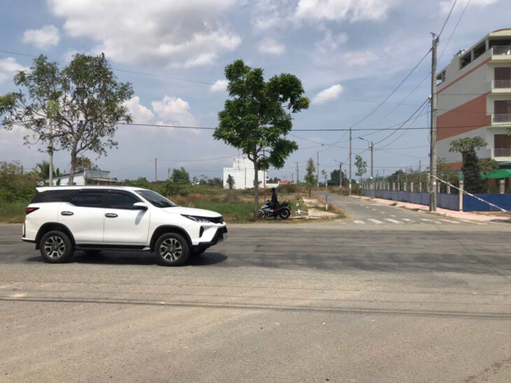 BÁN ĐẤT CHÍNH CHỦ GÓC NGÃ TƯ 2 MẶT TIỀN QL, ĐÃ CÓ SỔ BAO PHÍ CHỈ 10 TỶ.