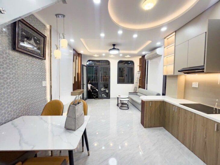 GIÁP QUẬN 1 KHU VÍP BÌNH THẠNH – 31M2 – NGANG 4.2M – 2 TẦNG 2PN NHÀ MỚI ĐẸP FULL NỘI THẤT – CHỈ 4