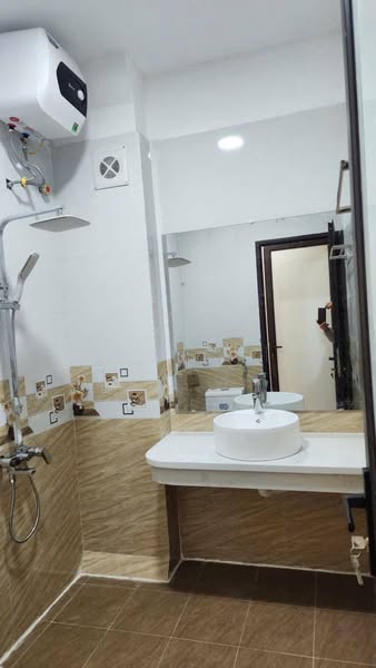 Nhà lô góc giá mềm duy nhất còn sót lại ở Lai Xá, Kim Chung, Hoài Đức. Ngõ thông tứ tung, ô tô,