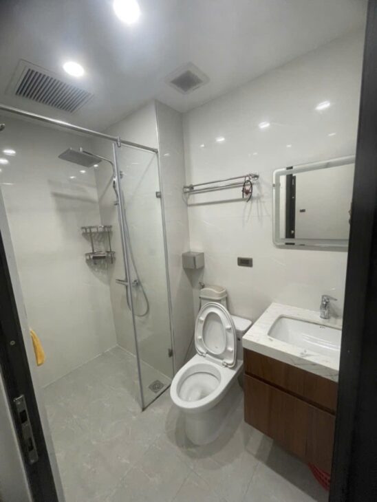 Bán nhà Yên Lạc 58m2.MTx5m gara ô tô, thang máy, phân lô, ngõ thông chạy vòng quanh