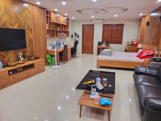 Bán nhà hot VIP nhất Đống Đa . DT 120 m2 , 6T , MT 5 m . Giá 47 tỷ .