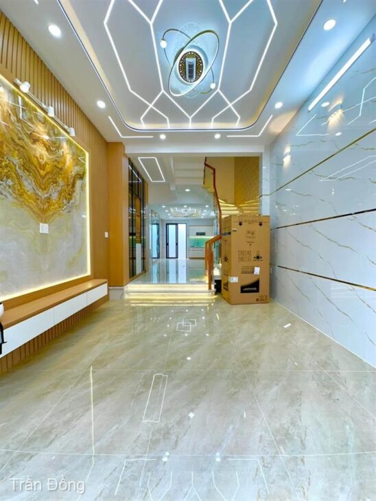 Nhà đướng Ngô Quyền Q10, tặng nội thất cáo cấp, vào ở ngay, một bước chân ngàn tiện ích VIP