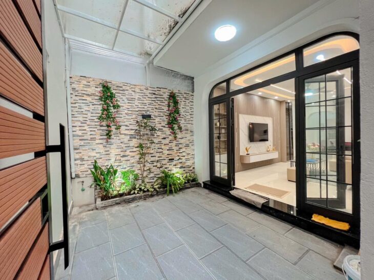 Hot!!!Bán nhà Trương Định 60m2.Mtx6m lô góc, ngõ thông, gần ô tô