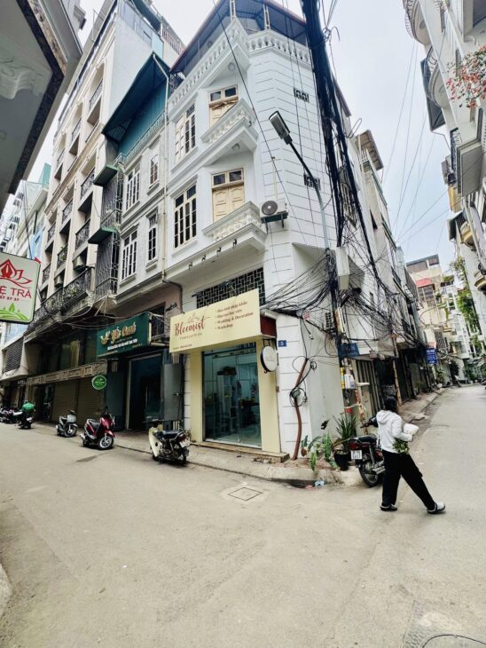 Bán nhà Phân Lô Ô tô tránh Phố Nguyên Hồng 34/36m x 4 Tầng, MT 5.2m 16.2 Tỷ,KD tốt