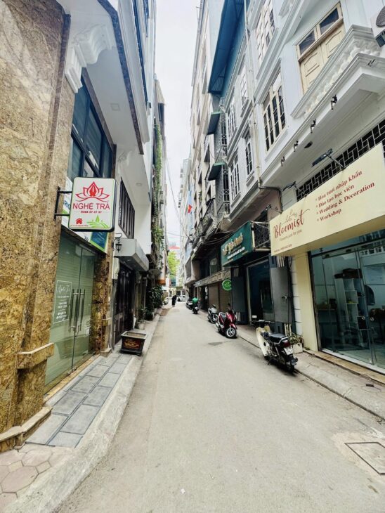 Bán nhà Phân Lô Ô tô tránh Phố Nguyên Hồng 34/36m x 4 Tầng, MT 5.2m 16.2 Tỷ,KD tốt