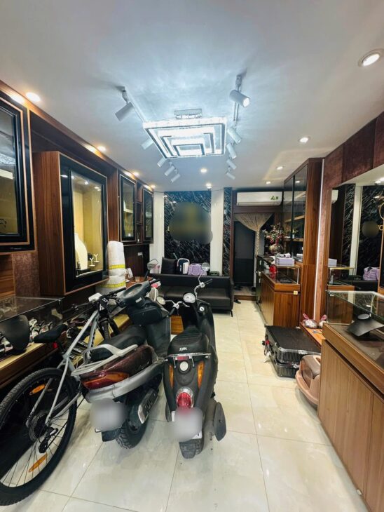 CỰC HIẾM- Mặt Phố Lạc Long Quân (Trích Sài, Võng Thị) 30/35m x 4 Tầng -18.6 Tỷ