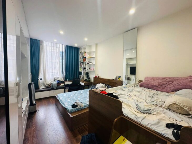 CỰC HIẾM- Mặt Phố Lạc Long Quân (Trích Sài, Võng Thị) 30/35m x 4 Tầng -18.6 Tỷ