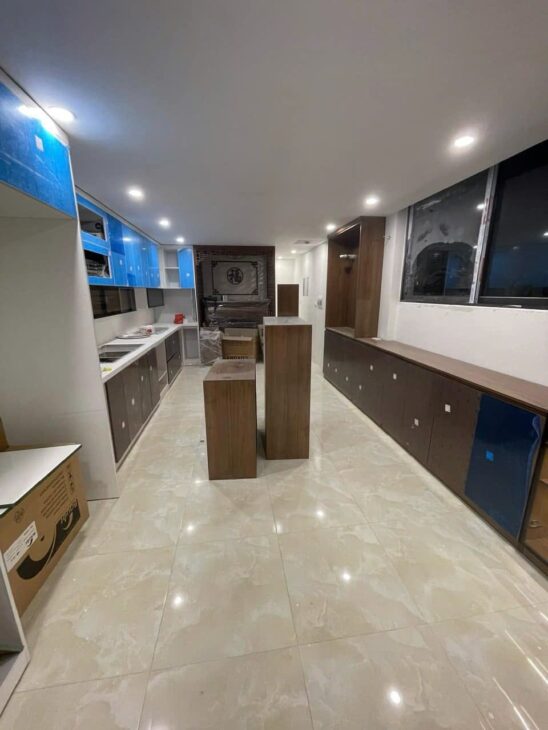 CỰC HIẾM- Mặt Phố Lạc Long Quân (Trích Sài, Võng Thị) 30/35m x 4 Tầng -18.6 Tỷ