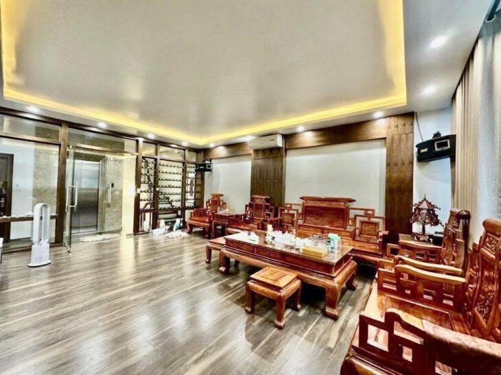 Gần Hồ Tây, nhà đẹp 6 tầng TM, ô tô đỗ cửa, 65m chỉ 18 tỷ