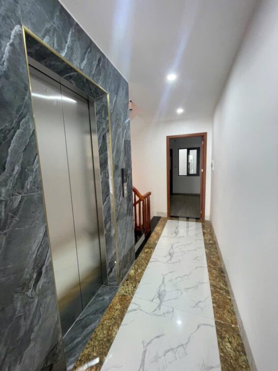 THANH AM – LONG BIÊN – NHÀ ĐẸP 6 TẦNG – THANG MÁY – CÁCH Ô TÔ TRÁNH 1 NHÀ – SỔ VUÔNG ĐẸP
