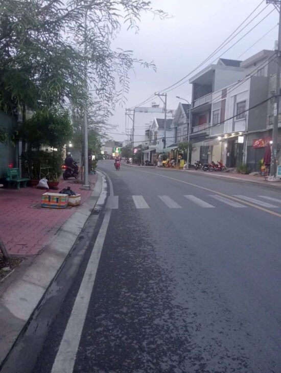 Bán nhà mặt tiền 2 tầng 10x20m giá 12,5 tỷ Đường Đặng Thúc Vịnh Nối Dài