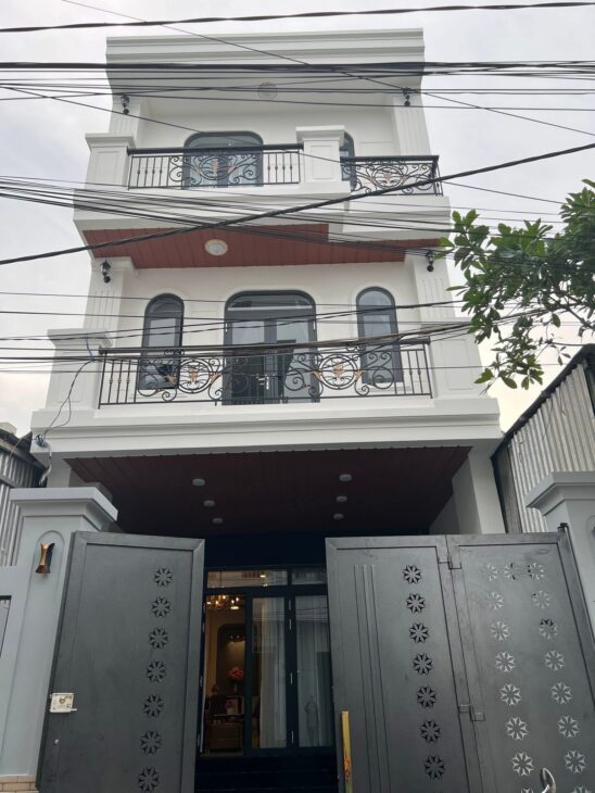 BÁN NHÀ 03 TẦNG, MÊ ĐÚC MỚI VĨNH NGỌC,HẺM Ô TÔ LƯƠNG ĐÌNH CỦA NGAY UBND XÃ VĨNH NGỌC, GẦN CHỢ