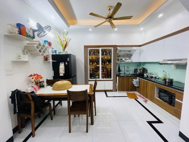 CẦN BÁN GẤP nhà ngõ thông, phố Trịnh Văn Bô, ô tô gần, kinh doanh, 46m x 5T, chỉ 5.1 tỷ, full NT, ở