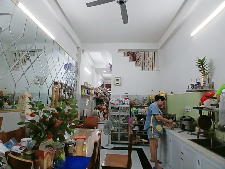 Bán nhà 70m2, 3 tầng, 5PN, 4WC, Q.9, 6.6 tỷ, sổ hồng