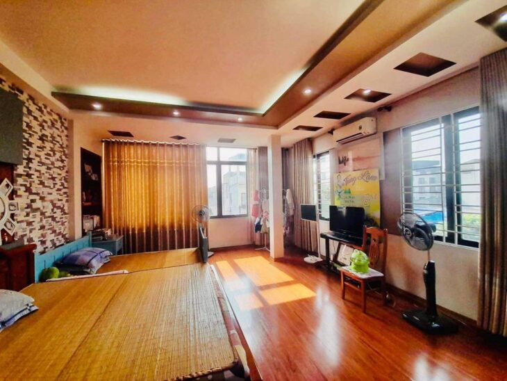 Bán nhà Hoàng Quốc Việt Phân lô- otô tránh 2thoáng 68m 5tầng 17.5tỷ