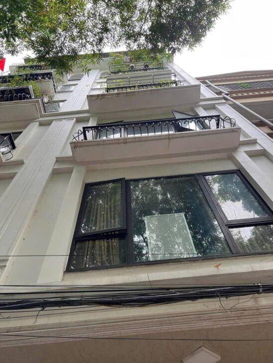 Bán nhà Lạc Long Quân phân lô oto tránh kinh doanh – văn phòng – thang máy 57m 7 tầng 21.3 tỷ