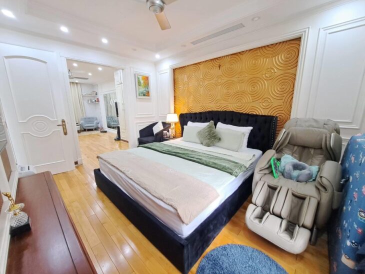 Bán nhà mặt phố Lạc Long Quân vỉa hè , kinh doanh, thang máy ,view Hồ Tây 65m 7tầng MT 6m 45tỷ