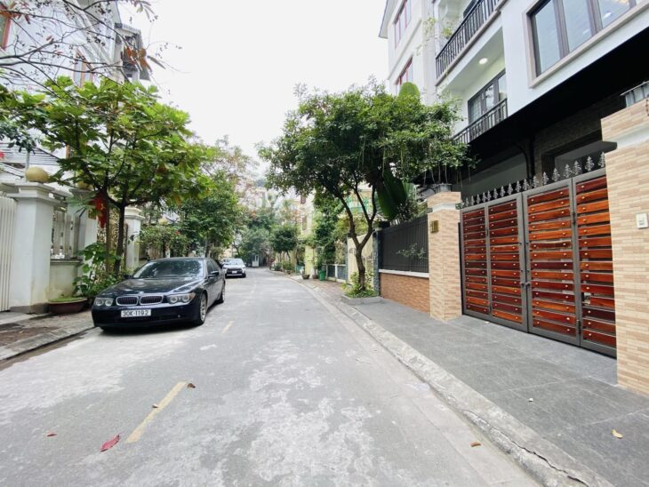 Bán nhà phân lô Lạc Long Quân thang máy – kinh doanh –văn phòng 96 M 6tầng 27.2 tỷ
