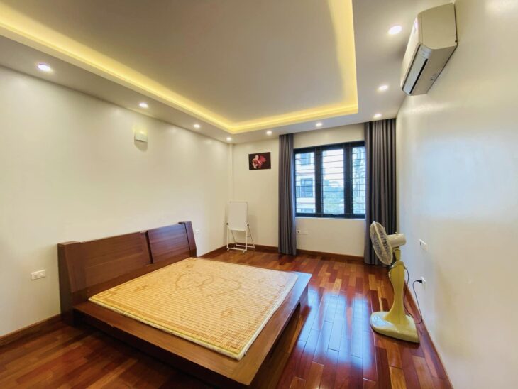 Bán nhà phân lô Lạc Long Quân thang máy – kinh doanh –văn phòng 96 M 6tầng 27.2 tỷ