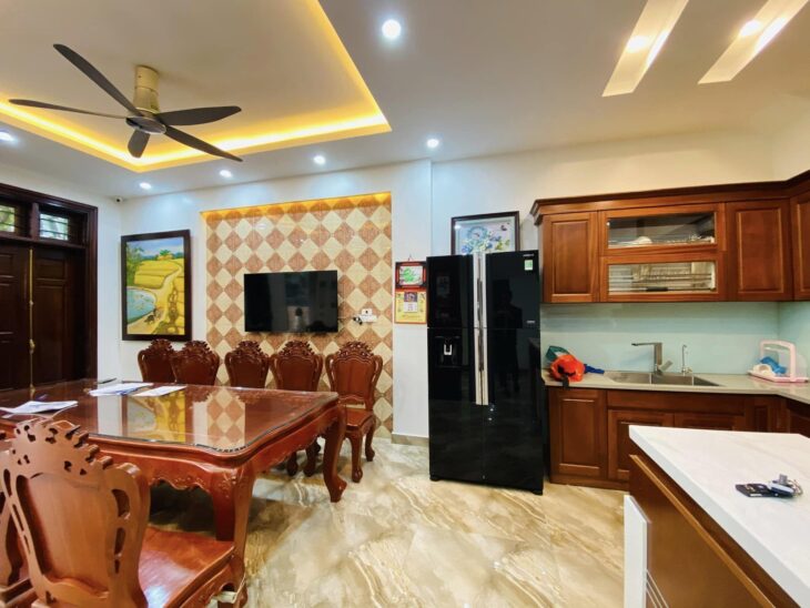 Bán nhà phân lô Lạc Long Quân thang máy – kinh doanh –văn phòng 96 M 6tầng 27.2 tỷ