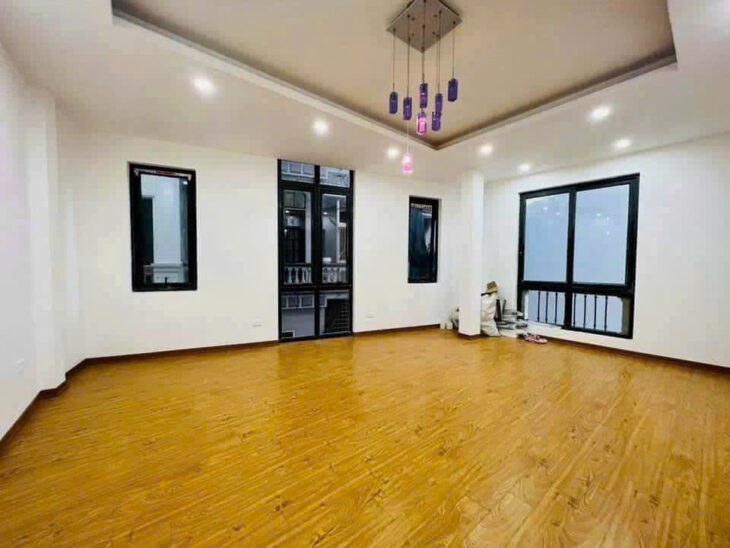 NHÀ ĐẸP ĐỐNG ĐA – THANG MÁY -KINH DOANH – Ô TÔ VÀO NHÀ.