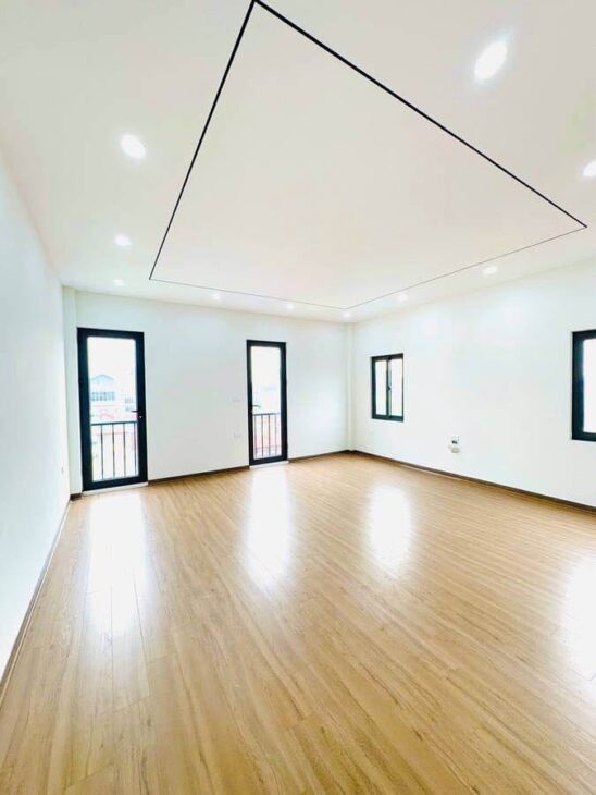 SIÊU HOT NGUYỄN VĂN CỪ – CÓ THANG MÁY – LÔ GÓC – 3 THOÁNG, THÔNG RA NGỌC LÂM , NGÔ GIA TỰ.