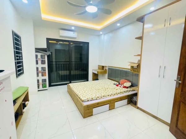 NHÀ ĐẸP NGÃ TƯ NHỔN – 31M x 5T – HƠN 5 TỶ – LÔ GÓC – MỚI – FULL NỘI THẤT