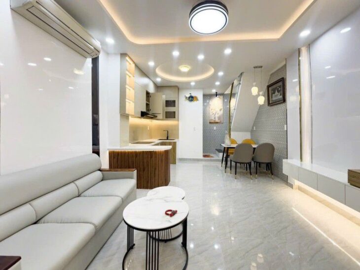 GIÁP QUẬN 1 KHU VÍP BÌNH THẠNH – 31M2 – NGANG 4.2M – 2 TẦNG 2PN NHÀ MỚI ĐẸP FULL NỘI THẤT – CHỈ 4