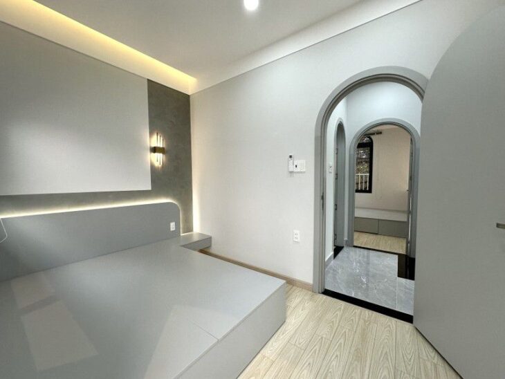 NHÀ ĐẸP FULL NỘI THẤT – KHU PHAN XÍCH LONG – MẶT TIỀN HẺM, Ô TÔ TRÁNH – 3 MẶT Ô TÔ – 39M2 (4.3×9.5)