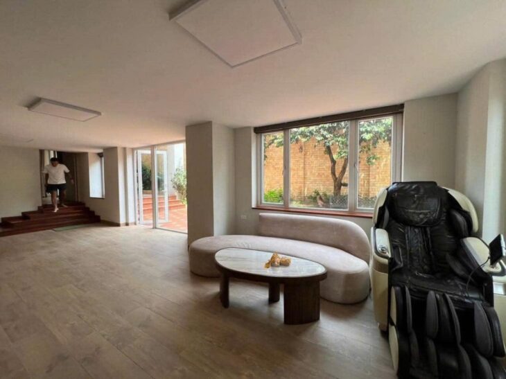 biệt thự sân vườn Ngọc Thuỵ, 320m x 4 tầng, mặt tiền 13.5m, phong cách Châu Âu, nội thất nhập khẩu,