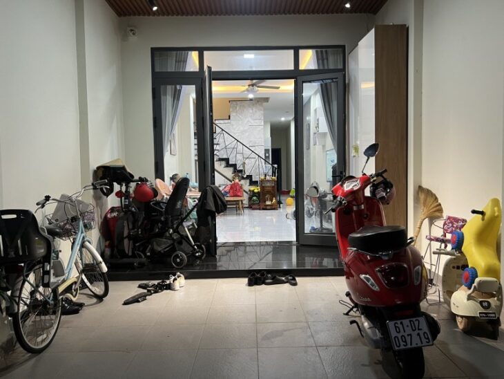 Bán nhà ĐẸP 2 Tầng Đông Hòa,gần Sân Vận Động Dĩ An,đương 2 xe hơi nối đuôi