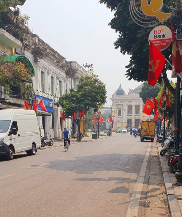 Mặt Phố Tràng Tiền mt5m2, giá siêu tốt, dt 100m2, chủ nhà thiện chí
