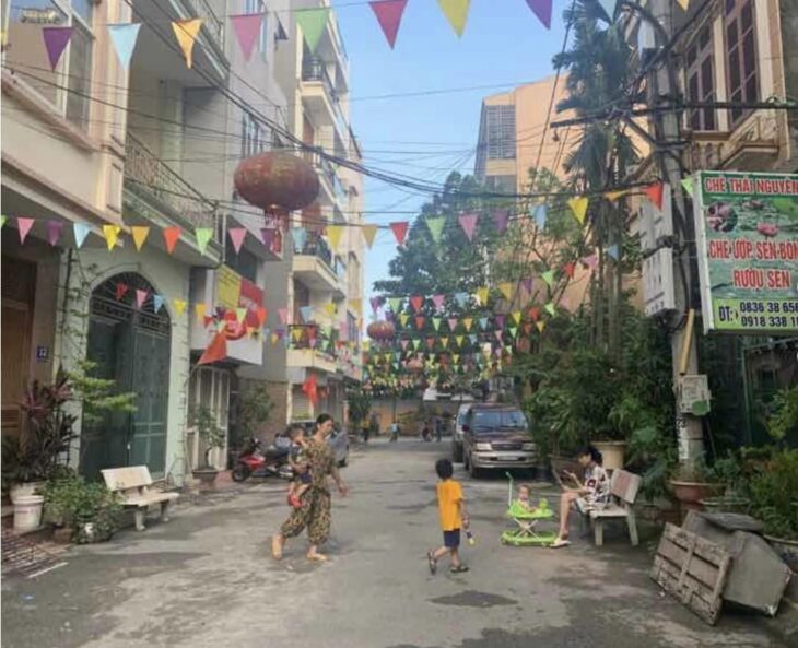 nhà 8 tầng thang máy đường đôi Phú Thượng đối diện Ciputra ô tô trong nhà, dt 80m2, mt 7m, giá chỉ