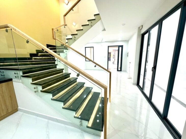 C90 ???? BÁN NHÀ MẶT TIỀN LÊ VĂN LƯƠNG 123M2, QUẬN 7 – GIẢM SÂU 1.4 TỶ, GIÁ CHỈ 16.x TỶ ????