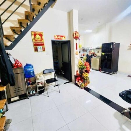 NHÀ ĐẸP NGAY CHỢ TÂN QUY Q7 DT40m2 NGANG KHỦNG 6M50