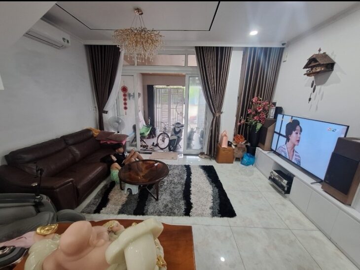 Bán nhà mặt phố đường Tự Do, Q.9, 90m², 3 tầng, 9.1 tỷ