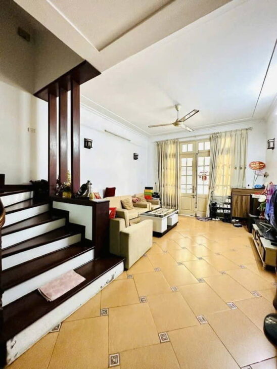BÁN NHÀ ÂU CƠ, TÂY HỒ. 60M2 4 TẦNG MT 5M GIÁ 15 TỶ- NGÕ THÔNG -OTO NHÀ DÂN XÂY CHẮC CHẮN VÔ CÙNG.