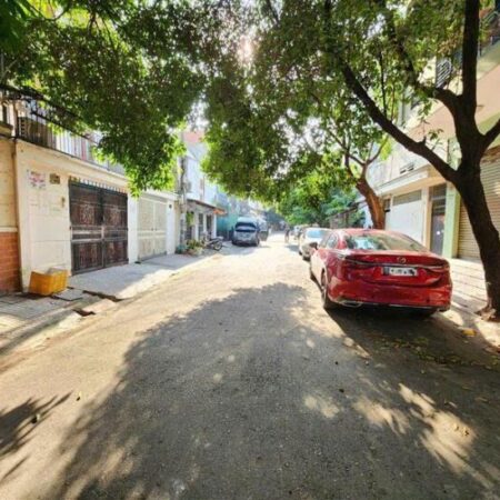 KHU VIP BÀN CỜ – VỈA HÈ ĐƯỜNG 8M – 5 TẦNG BTCT – 8PHÒNG CỰC RỘNG.