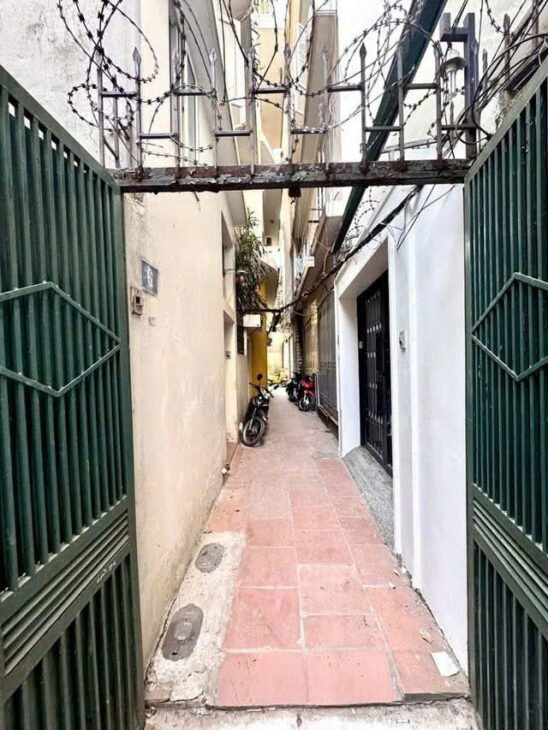 NHÀ ĐẸP ĐÔNG TÁC – CÁT LINH – LÔ 3 CĂN ĐẸP – 5 TẦNG – SÁT Ô TÔ – BAY NHANH CHỈ TỪ 6 TỶ!