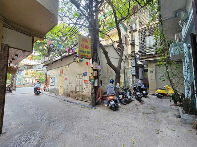 NHÀ ĐẸP ĐÔNG TÁC – CÁT LINH – LÔ 3 CĂN ĐẸP – 5 TẦNG – SÁT Ô TÔ – BAY NHANH CHỈ TỪ 6 TỶ!