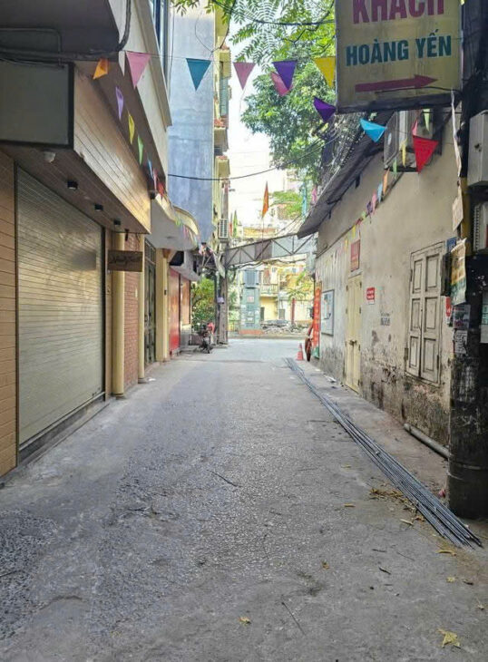 NHÀ ĐẸP ĐÔNG TÁC – CÁT LINH – LÔ 3 CĂN ĐẸP – 5 TẦNG – SÁT Ô TÔ – BAY NHANH CHỈ TỪ 6 TỶ!