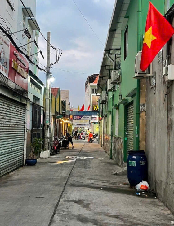 BÁN NHÀ MẶT TIỀN HẺM KINH DOANH, 4 TẦNG, XE HƠI NGỦ TRONG NHÀ, 5X12M, SÁT NGUYỄN THỊ THẬP Q7, CHỈ 8