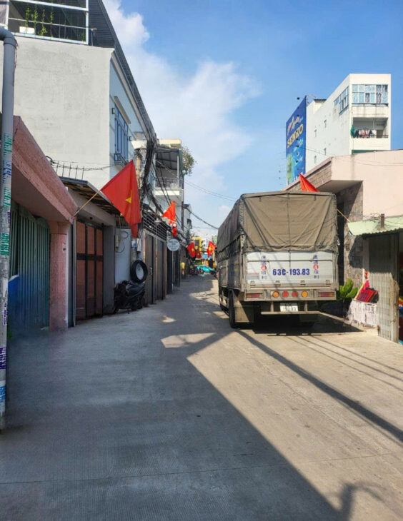 BÁN GẤP – NHÀ CÓ SÂN VƯỜN – GIÁ RẺ – CẠNH PHÚ MỸ HƯNG – 130M2 3 TẦNG – NHỈNH 13 TỶ (TLCC)