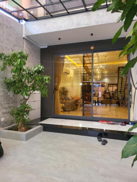 BÁN GẤP – NHÀ CÓ SÂN VƯỜN – GIÁ RẺ – CẠNH PHÚ MỸ HƯNG – 130M2 3 TẦNG – NHỈNH 13 TỶ (TLCC)