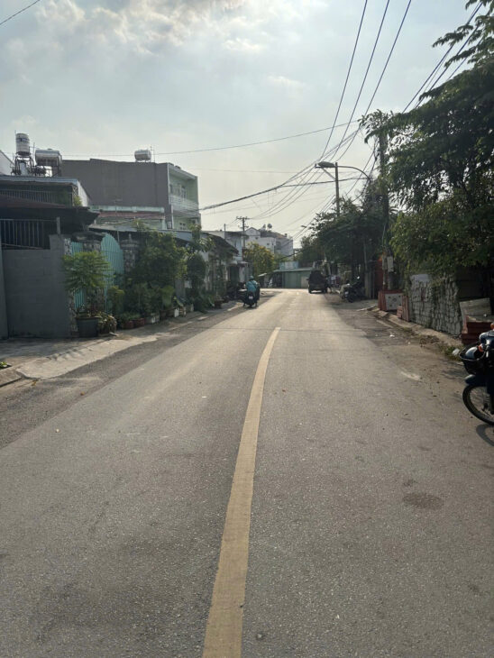 BÁN GẤP NHÀ XƯỞNG QUỐC LỘ 22 – DÒNG TIỀN – ĐƯỜNG CONTAINER – 1 CĂN RA MẶT TIỀN QL22 – 175M2 –