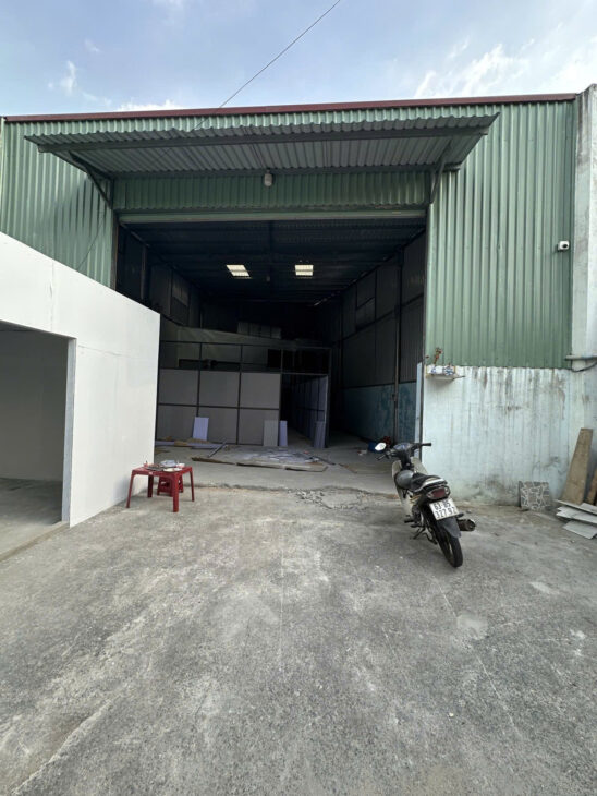 BÁN GẤP NHÀ XƯỞNG QUỐC LỘ 22 – DÒNG TIỀN – ĐƯỜNG CONTAINER – 1 CĂN RA MẶT TIỀN QL22 – 175M2 –