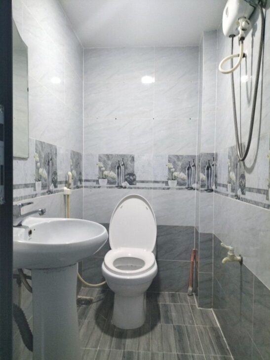 MẶT TIỀN TĂNG BẠC HỔ BÌNH THẠNH – GIÁP PHAN VĂN TRỊ – 28 M2 (4 X 7)NHÀ MỚI 2 TẦNG VỪA KINH DOANH –