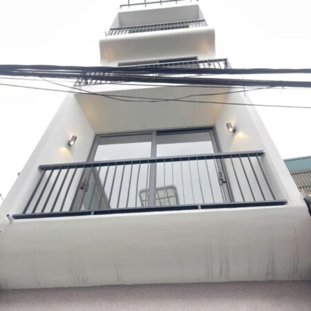 Bán nhà Thạch Bàn ngõ rộng, thoáng ba bước chân ra mặt phố 45m 5 tầng giá 7.5 tỷ.